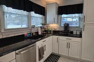 1905 N Hilltop Ave, Zion, IL 60099 - Photo 9