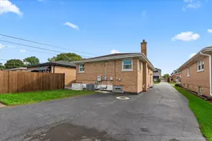 9120 S Clifton Park Ave, Evergreen Park, IL 60805 - Photo 27