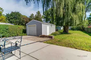 221 N Prairie Ave, Mundelein, IL 60060 - Photo 21