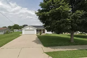 406 W McKinley Rd, Ottawa, IL 61350 - Photo 1