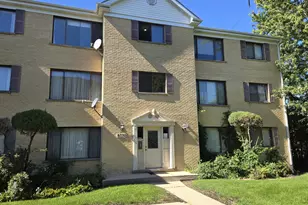 9370 Hamilton Ct, Des Plaines, IL 60016 - Photo 1