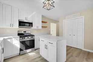937 Pamela Dr, Bensenville, IL 60106 - Photo 7