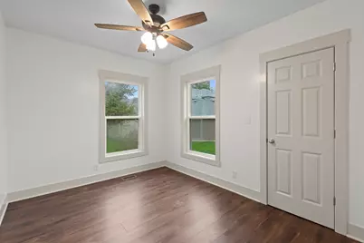 155 E Miller Avenue, Hinckley, IL 60520 - Photo 5