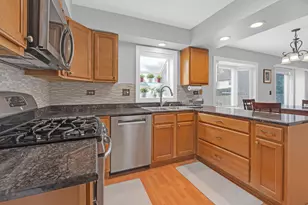 320 E Fox Hill Dr, Buffalo Grove, IL 60089 - Photo 9