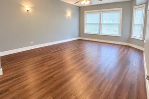 8012 S Essex Ave, Chicago, IL 60617 - Photo 3