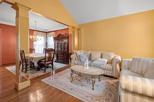 145 Rosewood Dr, Streamwood, IL 60107 - Photo 3