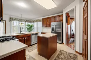 145 Rosewood Dr, Streamwood, IL 60107 - Photo 7