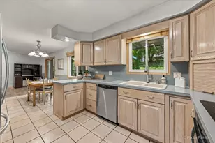 176 Cambridge Ln, Bloomingdale, IL 60108 - Photo 7