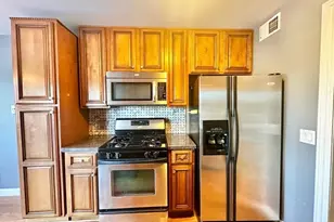 575 Greystone Ln, Wheeling, IL 60090 - Photo 5
