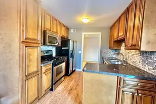 575 Greystone Ln, Wheeling, IL 60090 - Photo 7