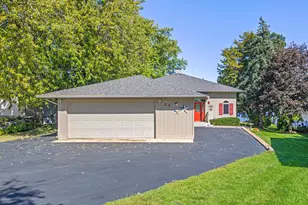 24 Holiday Dr, Lake Holiday, IL 60552 - Photo 69
