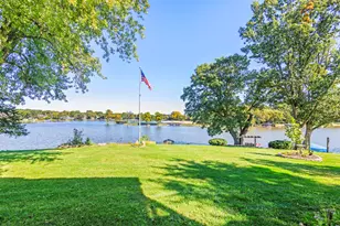 24 Holiday Dr, Lake Holiday, IL 60552 - Photo 17
