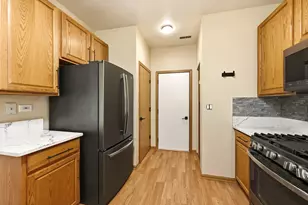 2051 Village View Dr, Yorkville, IL 60560 - Photo 7