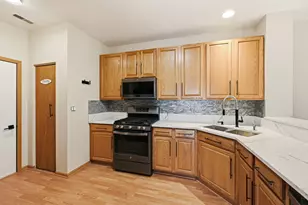 2051 Village View Dr, Yorkville, IL 60560 - Photo 5