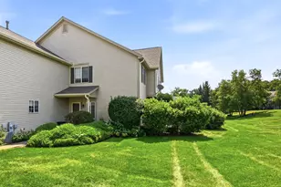 2051 Village View Dr, Yorkville, IL 60560 - Photo 17