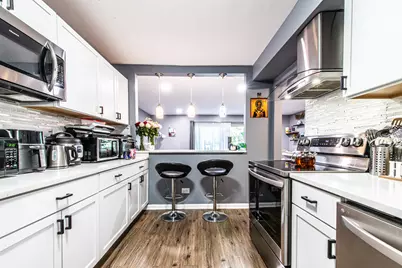 711 E Falcon Drive #101, Arlington Heights, IL 60005 - Photo 7