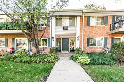 711 E Falcon Drive #101, Arlington Heights, IL 60005 - Photo 1