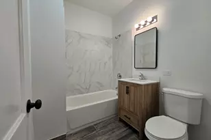876 N Sacramento Blvd, Chicago, IL 60622 - Photo 9