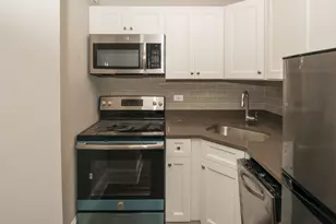 817 W Lakeside Pl, Chicago, IL 60640 - Photo 3