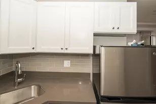 817 W Lakeside Pl, Chicago, IL 60640 - Photo 5