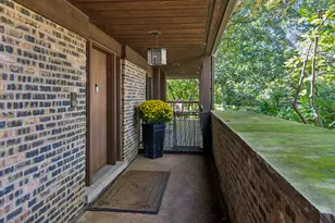 8607 W 93rd Pl, Hickory Hills, IL 60457 - Photo 3