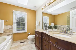 359 Banbury Ln, Grayslake, IL 60030 - Photo 13