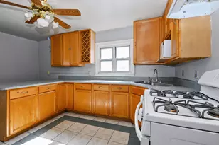 10335 S Hoxie Ave, Chicago, IL 60617 - Photo 5