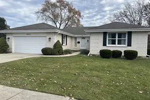 2811 N Harvard Ave, Arlington Heights, IL 60004 - Photo 1