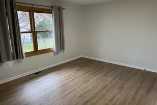2811 N Harvard Ave, Arlington Heights, IL 60004 - Photo 5