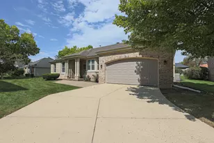 305 Torrington Dr, Bloomingdale, IL 60108 - Photo 3
