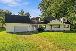 147 W Hubbard St, Amboy, IL 61310 - Photo 1