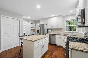 2224 Beaumont Ct, Aurora, IL 60502 - Photo 9