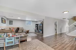 9401 S 80th Ct, Hickory Hills, IL 60457 - Photo 17