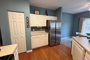16334 Crescent Lake Dr, Crest Hill, IL 60403 - Photo 5