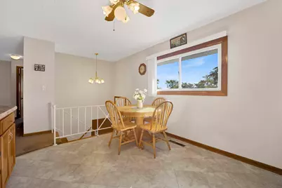 427 E Fullerton Avenue, Glendale Heights, IL 60139 - Photo 9