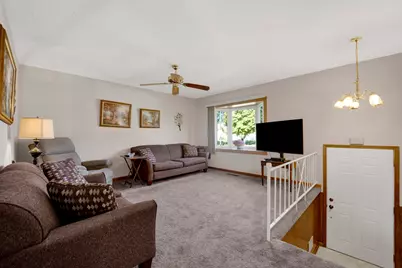 427 E Fullerton Avenue, Glendale Heights, IL 60139 - Photo 3