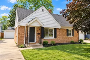 815 N Kennicott Ave, Arlington Heights, IL 60004 - Photo 1