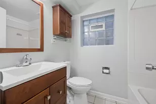 1510 W Addison St, Chicago, IL 60613 - Photo 17