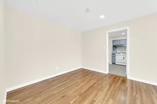 8852 N Leslie Ln, Des Plaines, IL 60016 - Photo 11