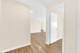 8852 N Leslie Ln, Des Plaines, IL 60016 - Photo 17