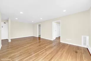 8852 N Leslie Ln, Des Plaines, IL 60016 - Photo 9