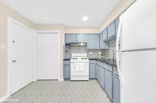 8852 N Leslie Ln, Des Plaines, IL 60016 - Photo 5