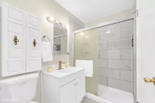 8852 N Leslie Ln, Des Plaines, IL 60016 - Photo 15