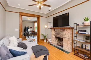 1032 W Roscoe St, Chicago, IL 60657 - Photo 3