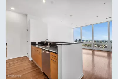500 W Superior Street #1806, Chicago, IL 60654 - Photo 5