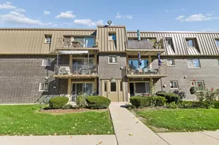 572 Fairway View Dr, Wheeling, IL 60090 - Photo 1