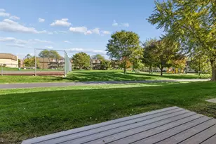 572 Fairway View Dr, Wheeling, IL 60090 - Photo 17
