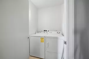 807 Davis St, Evanston, IL 60201 - Photo 17