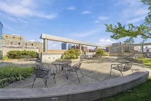 807 Davis St, Evanston, IL 60201 - Photo 21