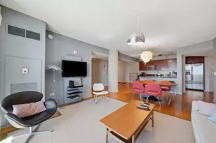807 Davis St, Evanston, IL 60201 - Photo 11